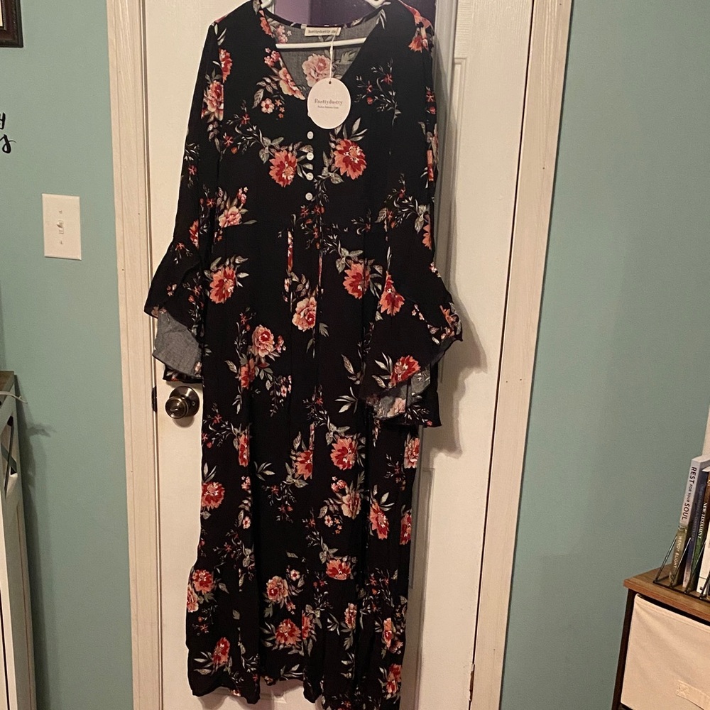 SHEIN Black Floral Long Sleeve Dress